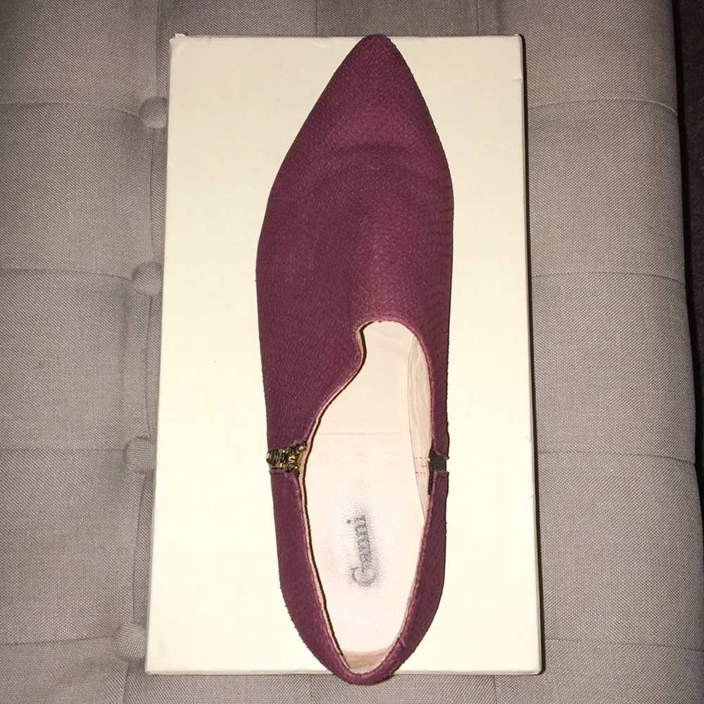 Burgundy croc, gold zip flat.